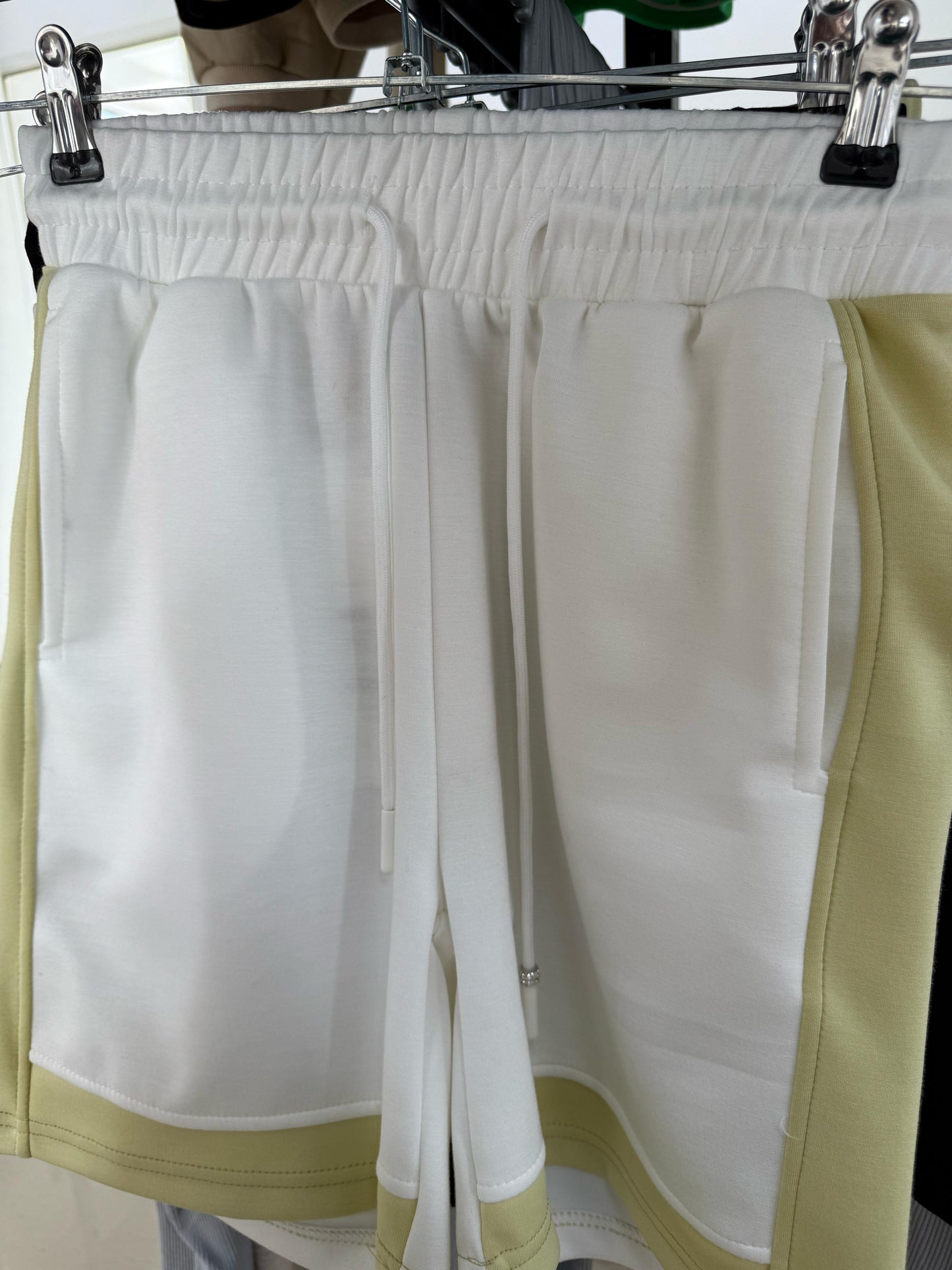 108890 SHORTS WHITE
